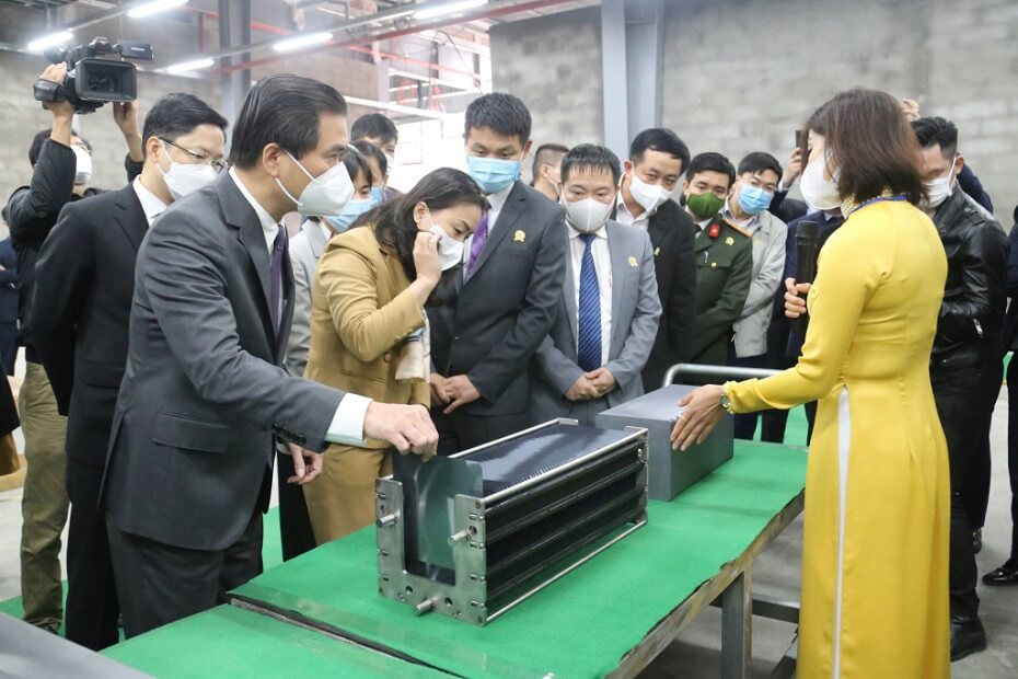 Công ty TNHH Công nghiệp Jinko Solar khởi động sản xuất và ra mắt sản phẩm đầu tiên vào tháng 1/2022.