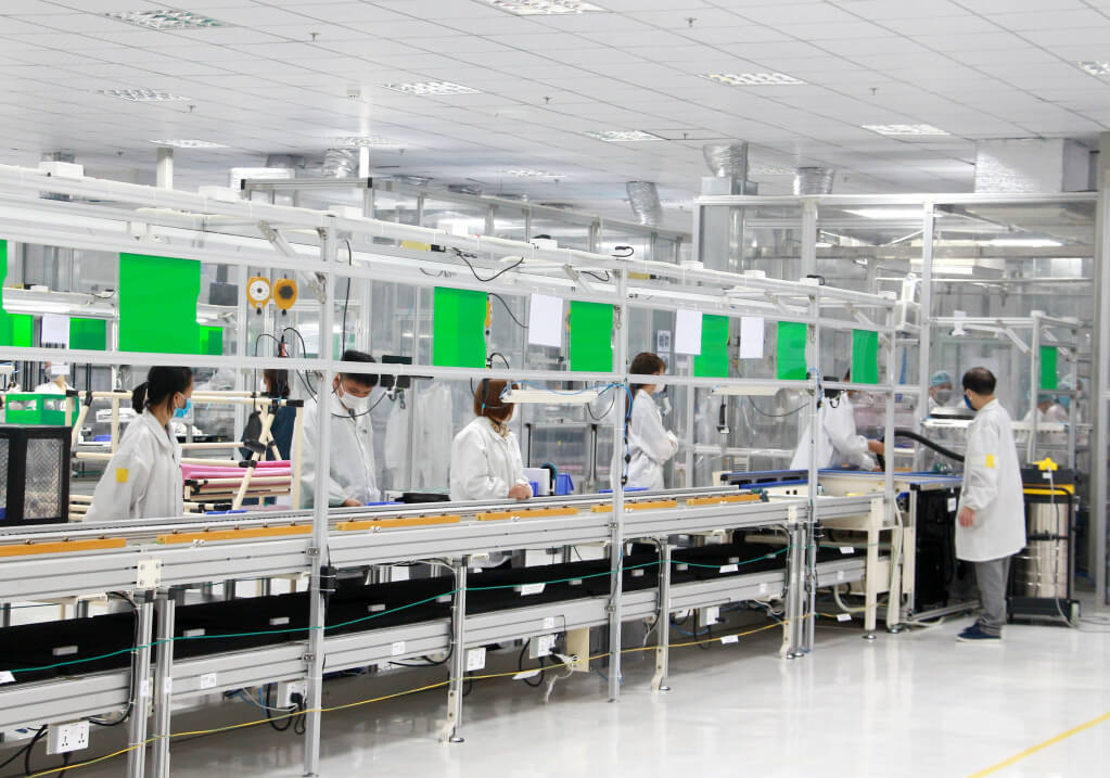 Sản xuất thiết bị điện tử ở Công ty TNHH Compettion Team Technology Việt Nam tại KCN Đông Mai.